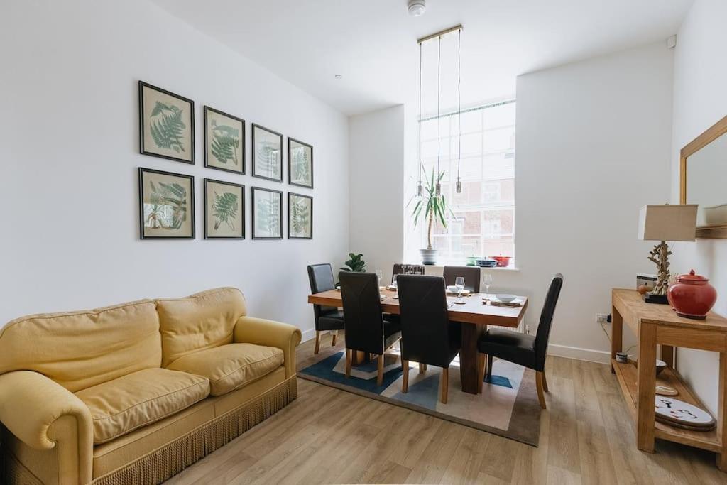 Bobbin Row - Grade 2 Listed Property With A Beautiful Design With Access To Leeds Leeds  Exteriör bild