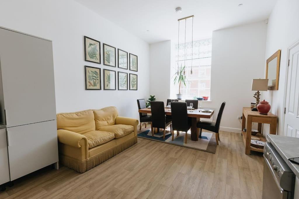 Bobbin Row - Grade 2 Listed Property With A Beautiful Design With Access To Leeds Leeds  Exteriör bild